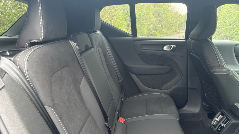 Volvo XC40 2.0 B3P Plus Black Edition 5dr Auto Petrol Estate